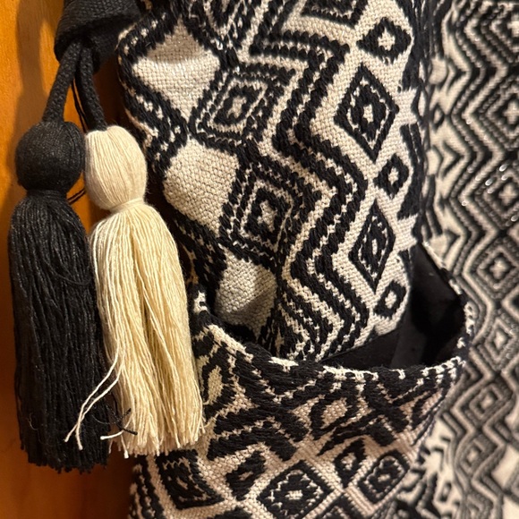 Time and Tru Black and White Patterned Tote - Picture 3 of 7